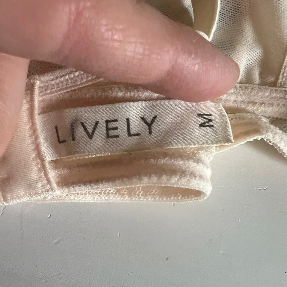 Lively Busty Bralette Size Medium Tropical Print Adjustsble Straps